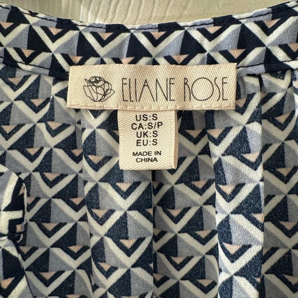 Sleeveless Blue and White Geometric Top - Picture 3 of 4